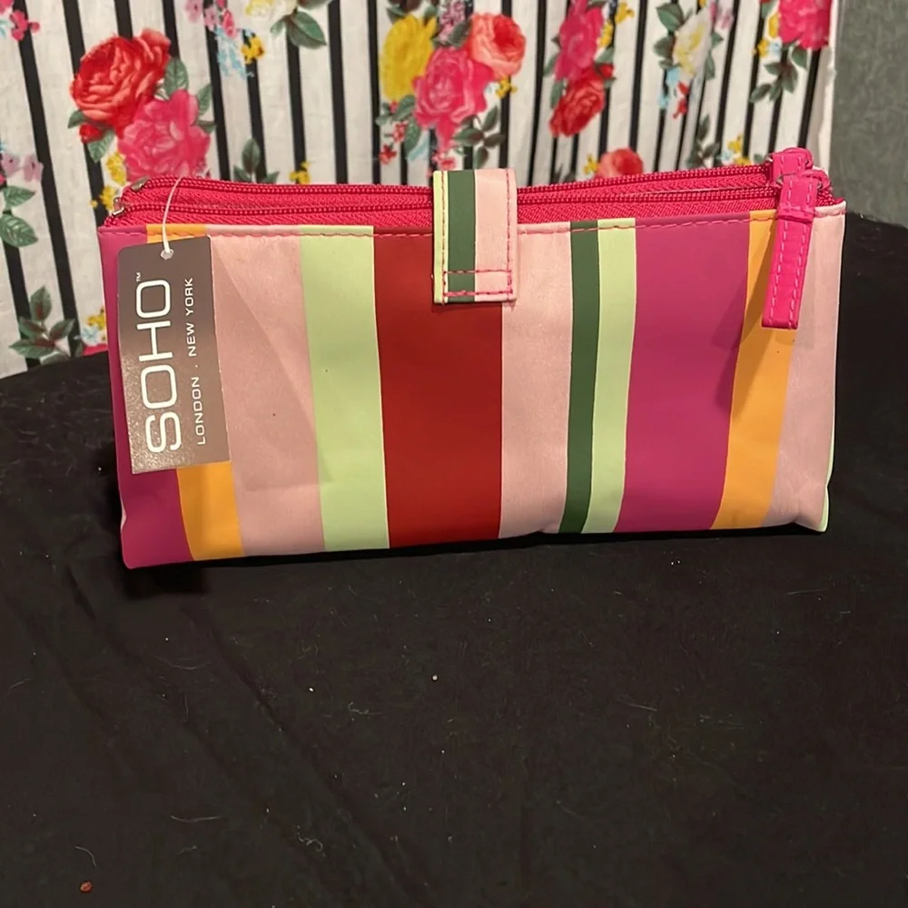 3/$10 🪻 NWT! small pink striped makeup bag